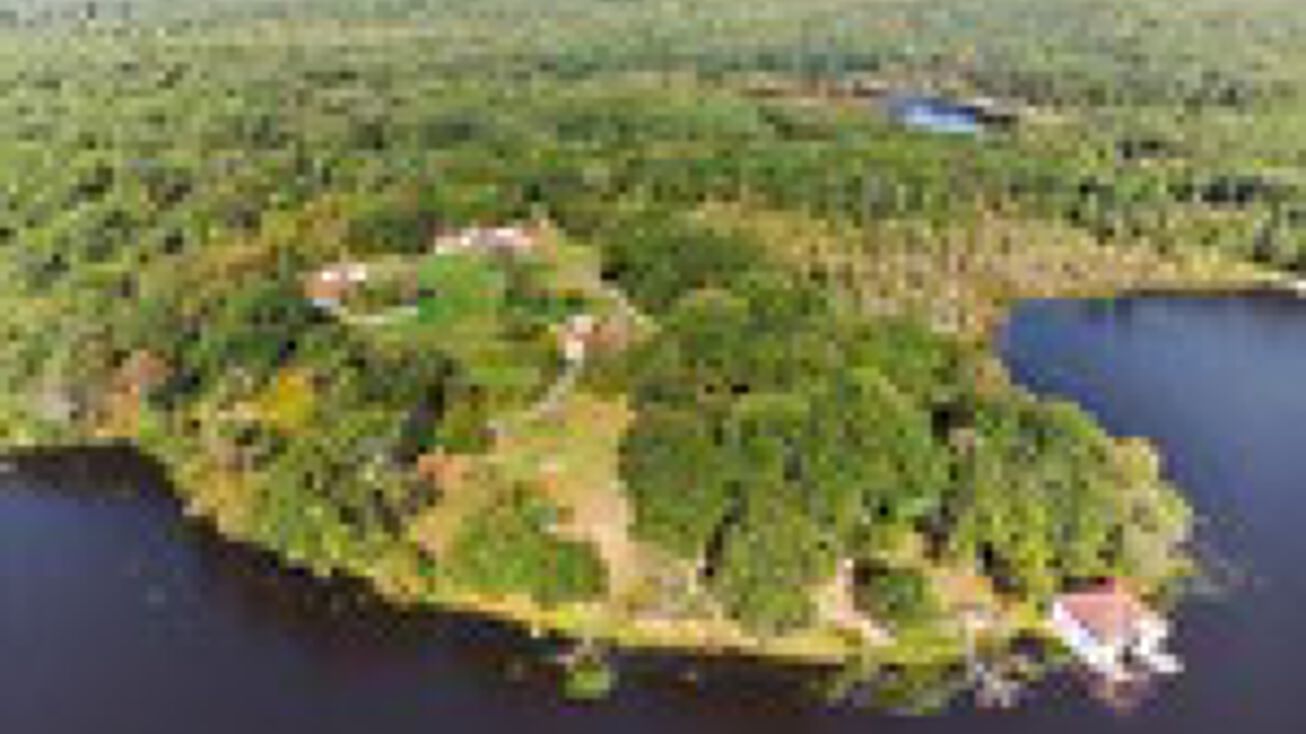 122 Colonia Rd, Milford, PA 18337