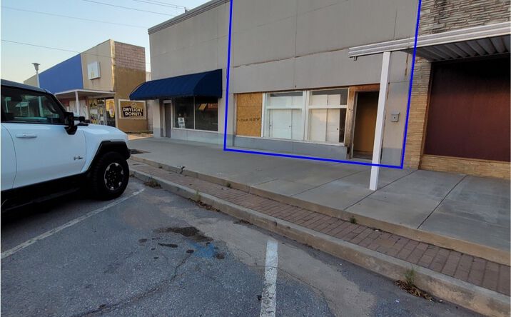 Pictures of Office property located at 118 N Broadway St, Walters, OK 73572 for comps - image #1