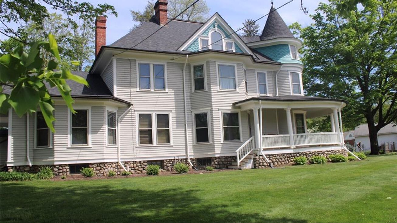 1 Old Mill Ln, Simsbury, CT 06070