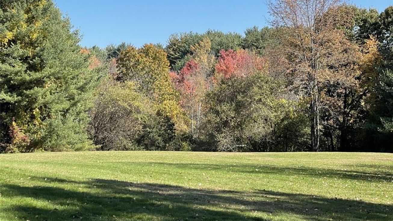 66 Great Pond Rd, Simsbury, CT 06070