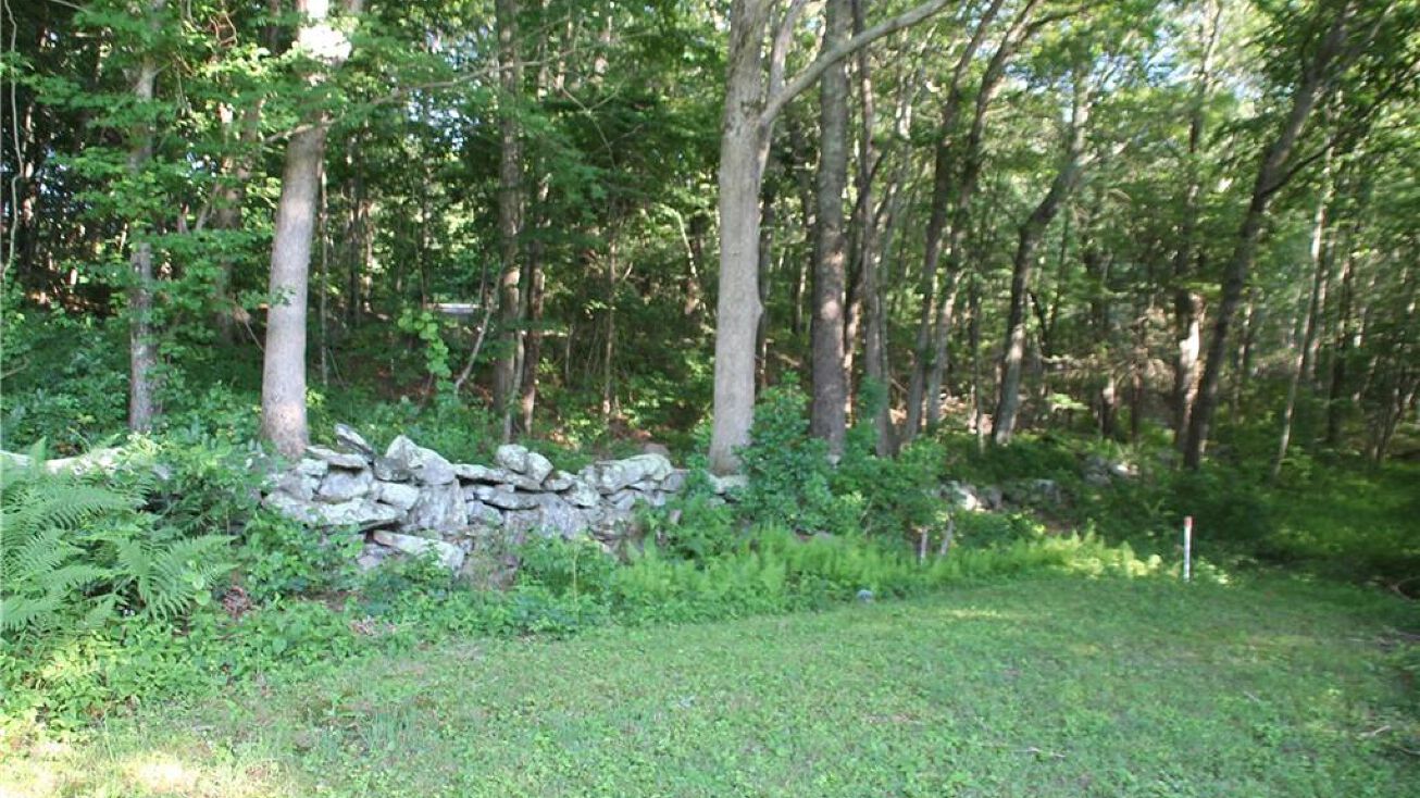 229 Westerly Bradford Rd, Westerly, RI 02891