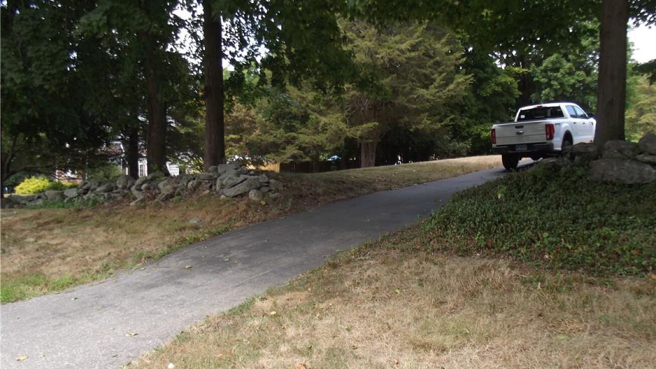 42 Ox Hill Rd, Norwich, CT 06360