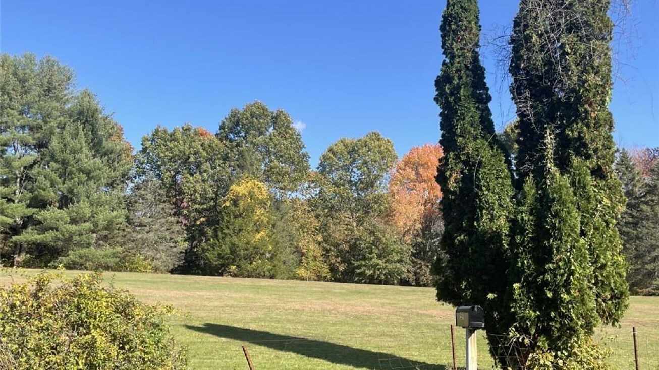 56 Great Pond Rd, Simsbury, CT 06070