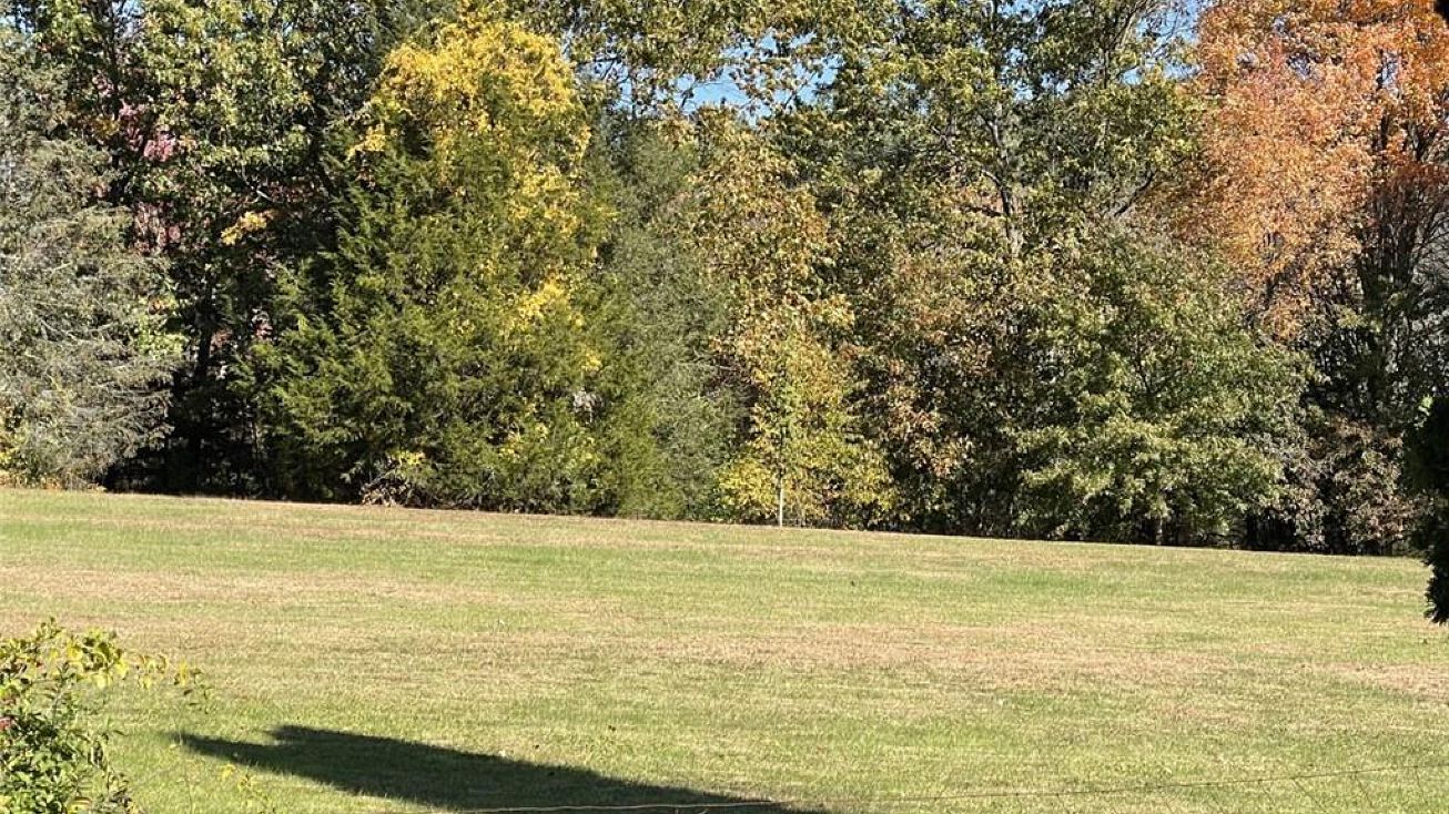 58 Great Pond Rd, Simsbury, CT 06070