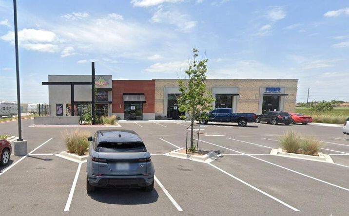 Pictures of Office, Restaurant, Retail property located at 931 S Mccoll Road #Ste E, Edinburg, TX 78539 for lease - image #1