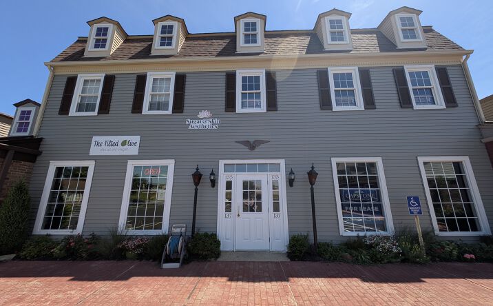 Pictures of Office property located at 135 Ghent Rd, Fairlawn, OH 44333 for lease - image #1