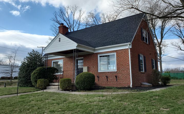 Pictures of Office property located at 8 E Seminary Ave, Timonium, MD 21093 for lease - image #1
