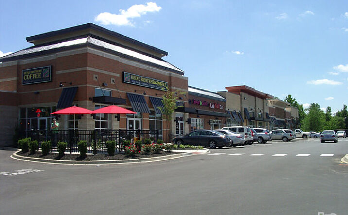 Pictures of Retail property located at 805 Blankenbaker Pkwy, Middletown, KY 40243 for lease - image #1