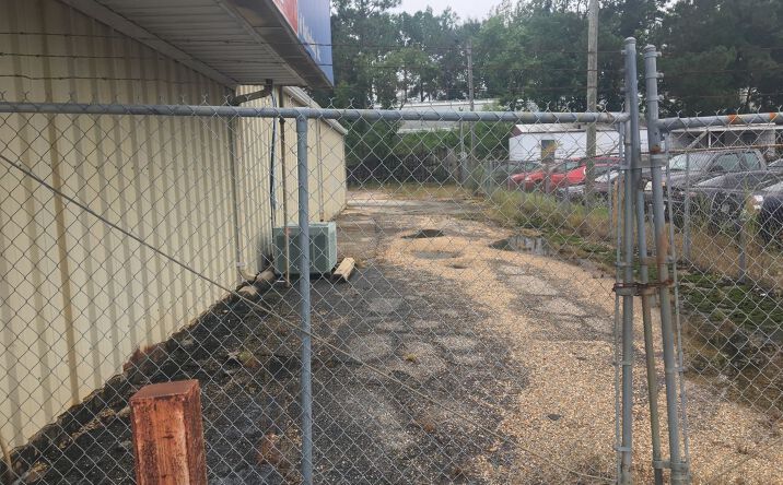 Pictures of Retail property located at 2002 W Pine St, Hattiesburg, MS 39401 for lease - image #1