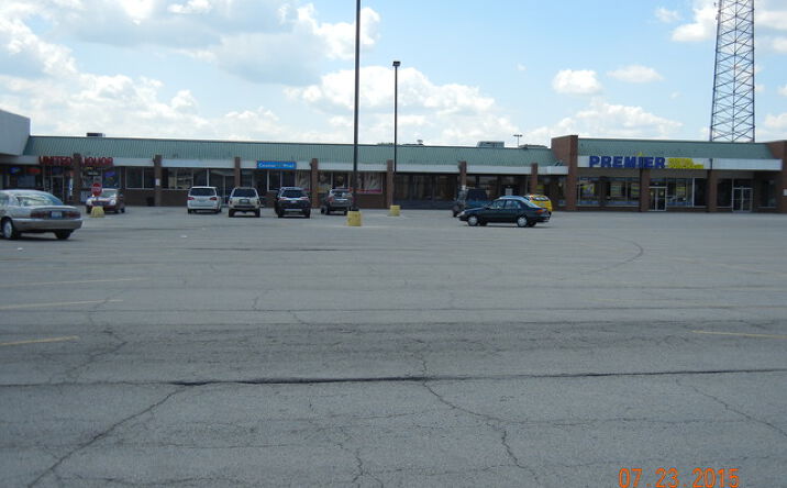 Pictures of Retail property located at 109B Village Square, Bradley, IL 60915 for lease - image #1