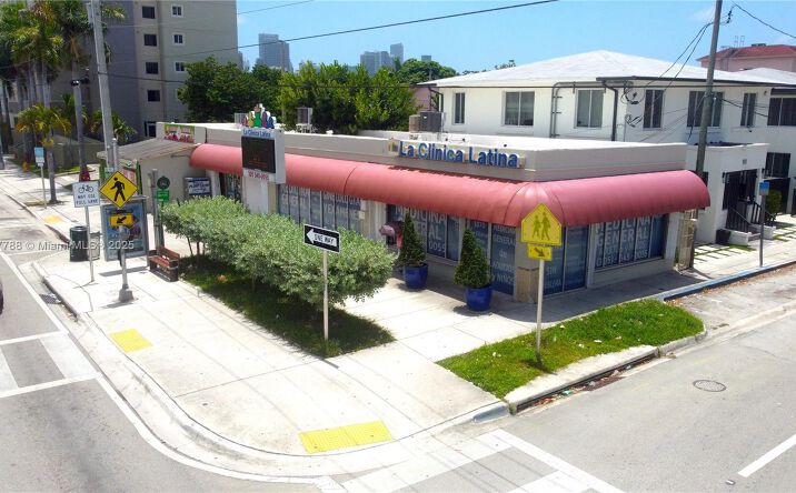 Pictures of Retail, Office property located at 1058 SW 1st St, Miami, FL 33130 for lease - image #1
