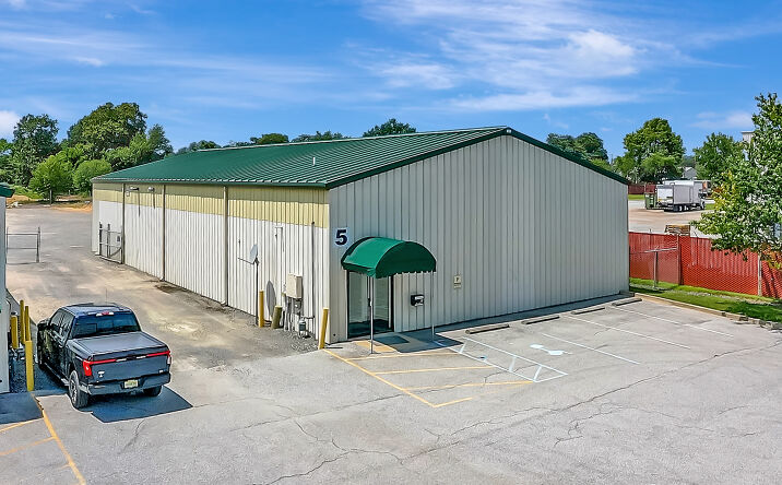 Pictures of Industrial property located at 19 Davidson Ln, New Castle, DE 19720 for lease - image #1