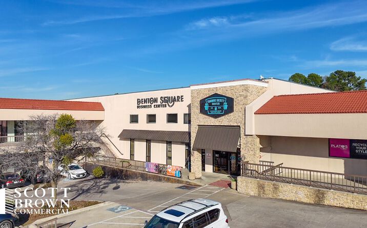 Pictures of Office property located at 721 - 725 S Interstate 35, Denton, TX 76205 for lease - image #1