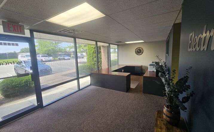 Pictures of Retail, Office, Industrial property located at 11907 Plantside Dr, Louisville, KY 40299 for lease - image #1