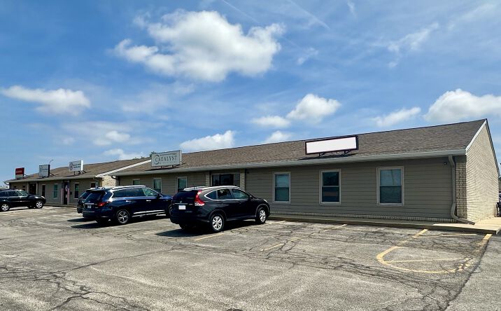 Pictures of Retail property located at 202 S Eldorado Rd, Bloomington, IL 61704 for lease - image #1