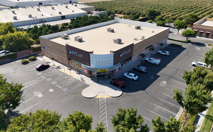 Pictures of Retail property located at 1761 Manning Ave, Reedley, CA 93654 for lease - image #1