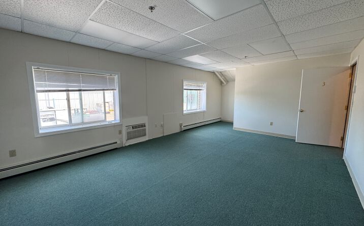 Pictures of Office property located at 1676 E Main Rd, Portsmouth, RI 02871 for lease - image #1