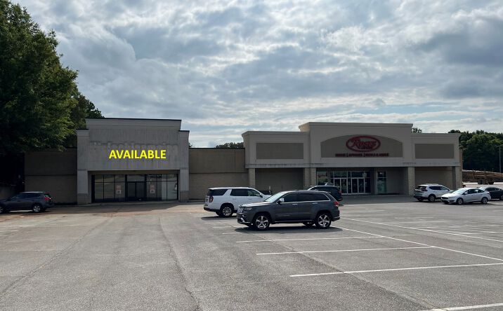 Pictures of Retail property located at 210 Haynes St, Talladega, AL 35160 for lease - image #1