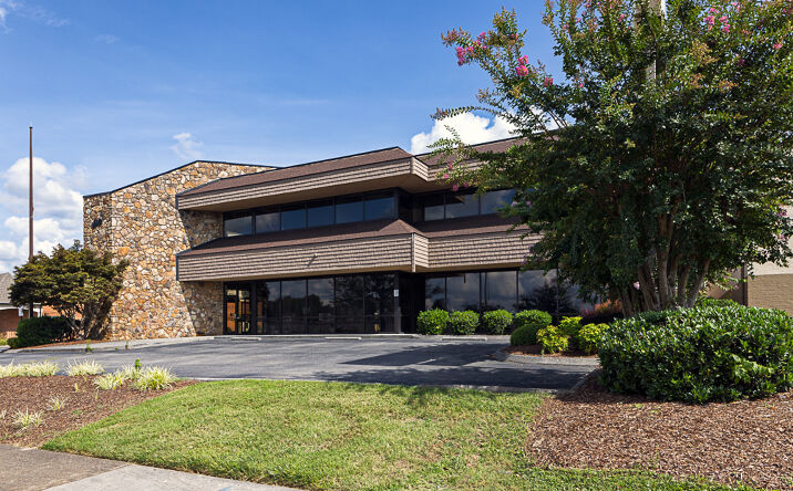 Pictures of Retail, Office property located at 110 E Mountcastle Dr, Johnson City, TN 37601 for lease - image #1