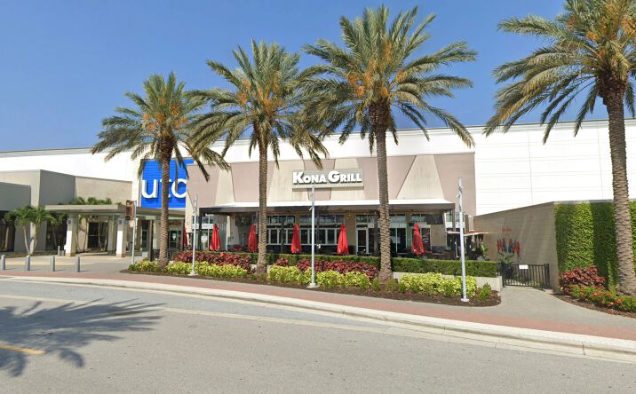 Pictures of Restaurant property located at 140 University Town Center Dr, Sarasota, FL 34243 for lease - image #1