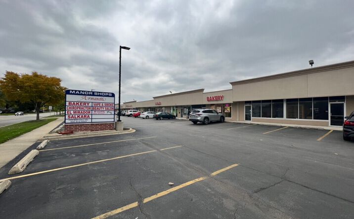 Pictures of Retail property located at 49 E Fullerton Avenue, Addison, IL 60101 for lease - image #1