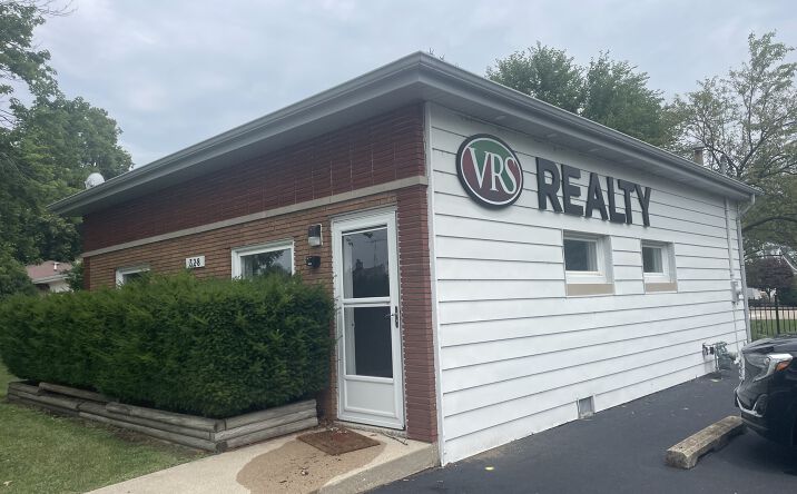 Pictures of Office property located at 328 Park Lane Drive, Grant Park, IL 60940 for lease - image #1
