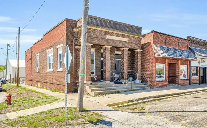 Pictures of Restaurant, Retail property located at 121 S East Avenue, Ogden, IL 61859 for lease - image #1