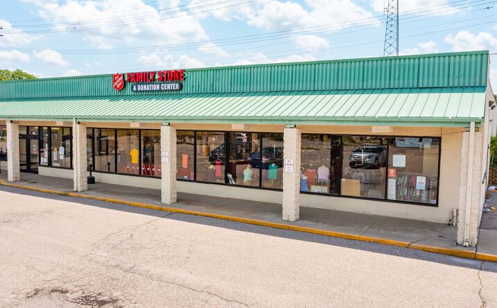 Pictures of Retail property located at 417 W Genesee St, Lapeer, MI 48446 for lease - image #1