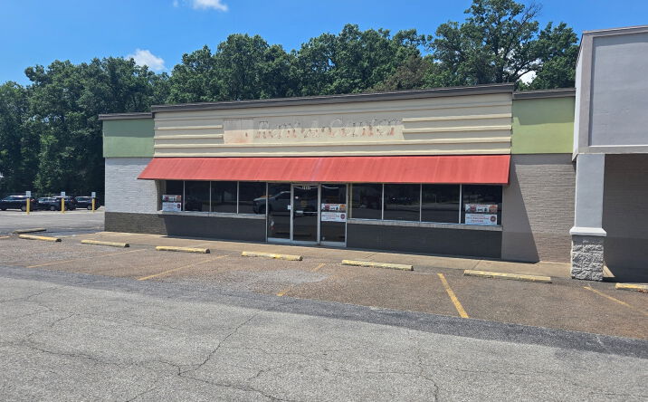 Pictures of Retail property located at 2127 S Weinbach Ave, Evansville, IN 47714 for lease - image #1