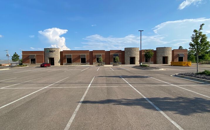 Pictures of Retail, Office property located at 809 Varsity Dr, Tupelo, MS 38801 for lease - image #1
