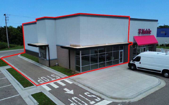 Pictures of Retail property located at 1945 Venture Dr, Ottumwa, IA 52501 for lease - image #1