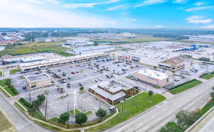 Pictures of Retail property located at 140 Farm to Market 1960 Rd E, Houston, TX 77090 for lease - image #1