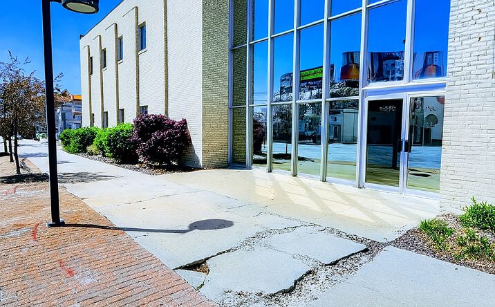 Pictures of Office property located at 3770 Broadway Boulevard, Kansas City, MO 64111 for lease - image #1