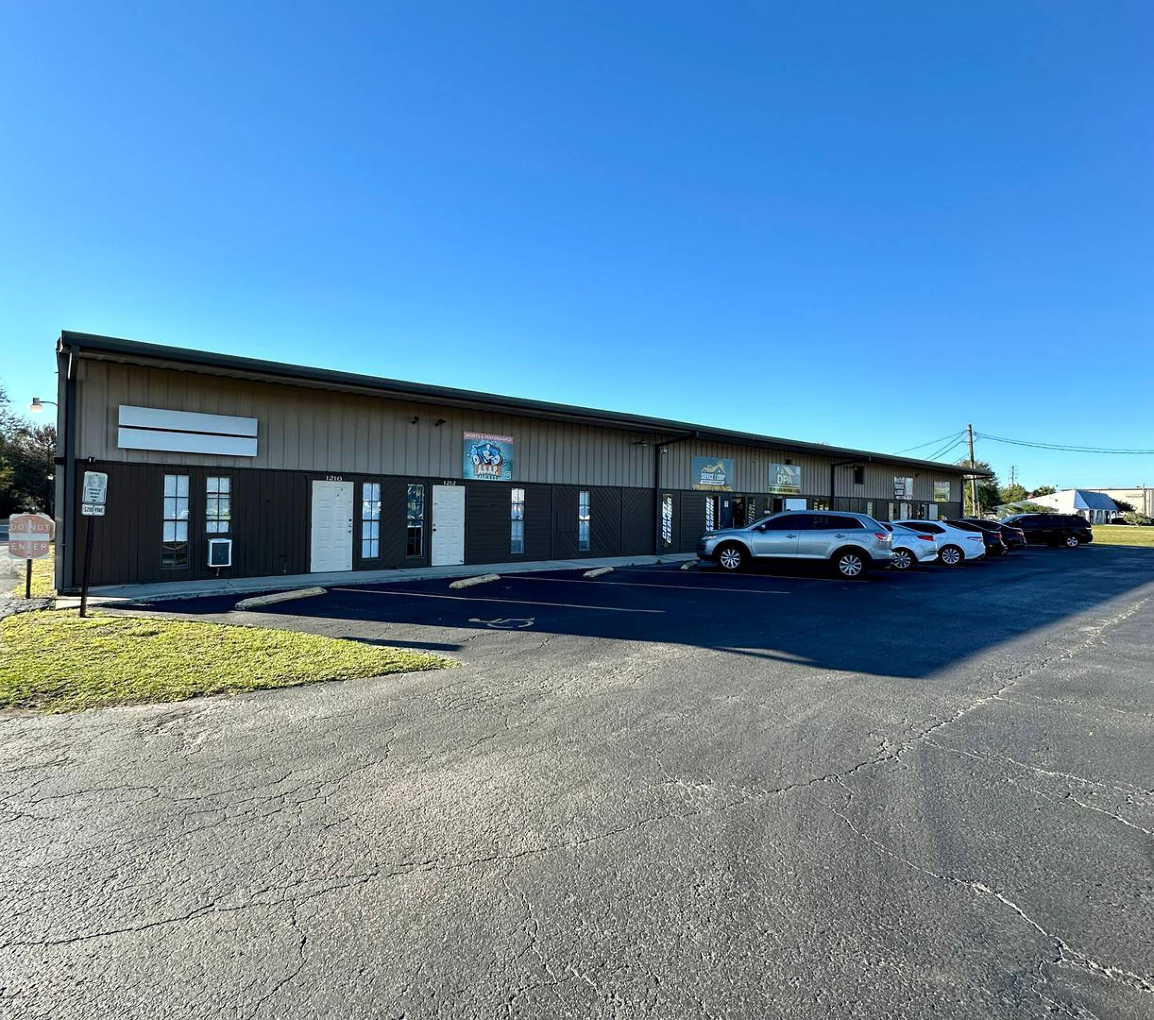 1210 Dyer Blvd, Kissimmee, FL 34741