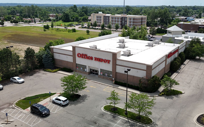 Pictures of Retail property located at 3498 York Commons Blvd, Dayton, OH 45414 for lease - image #1