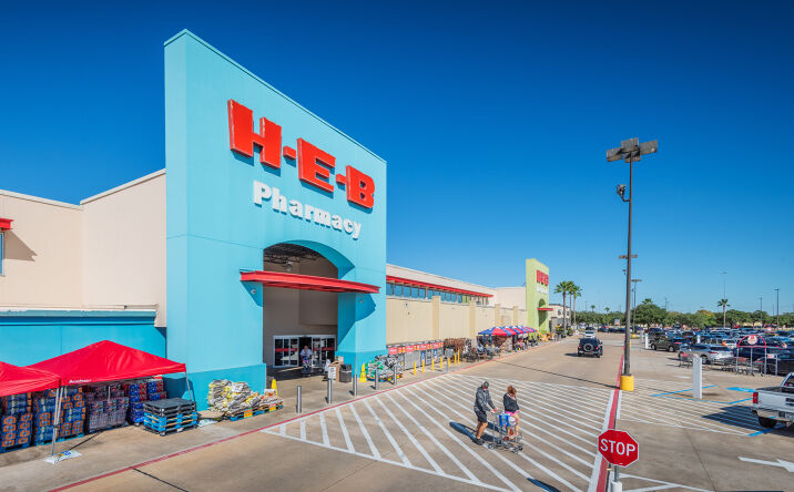 Pictures of Retail property located at 2995 Gulf Fwy, League City, TX 77573 for lease - image #1