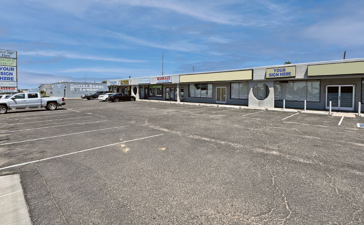 Pictures of Retail property located at 7401 Menaul Blvd NE, Albuquerque, NM 87110 for lease - image #1
