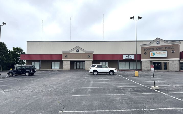 Pictures of Retail property located at 3319 S Business Dr, Sheboygan, WI 53081 for lease - image #1