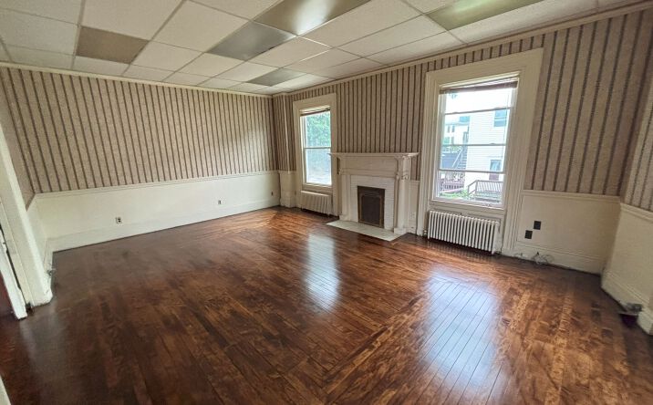 Pictures of Retail, Office, Special Purpose property located at 190 Broad St, New London, CT 06320 for lease - image #1