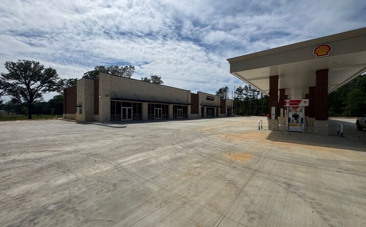 Pictures of Retail, Office, Restaurant property located at 701 Airport Rd, Flowood, MS 39232 for lease - image #1
