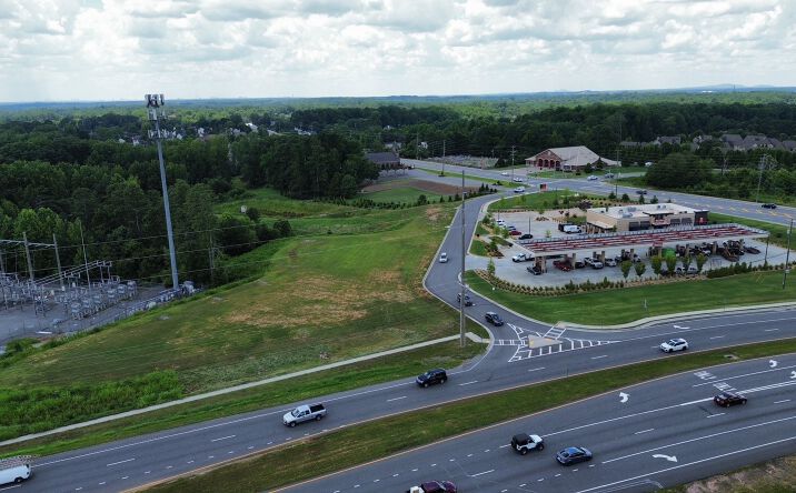 Pictures of Retail, Restaurant property located at 2672 Peachtree Pkwy, Suwanee, GA 30024 for lease - image #1