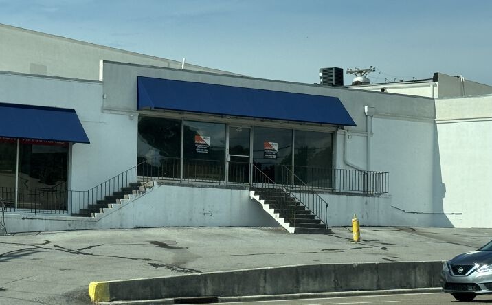 Pictures of Retail property located at 7211 Kingston Pike, Knoxville, TN 37919 for lease - image #1