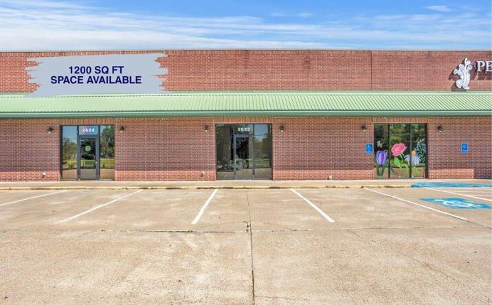 Pictures of Office, Retail property located at 2624 Country Club Road, Lake Charles, LA 70605 for lease - image #1