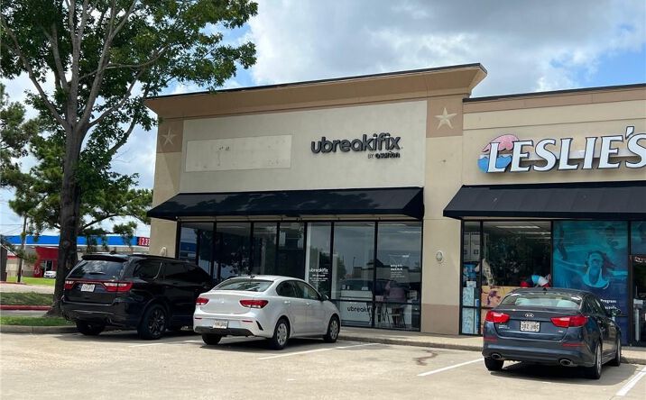 Pictures of Retail property located at 2645 Derek Drive, Lake Charles, LA 70601 for lease - image #1