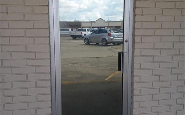 Pictures of Retail, Office, Restaurant property located at 1614 Ruth St, Sulphur, LA 70663 for lease - image #1