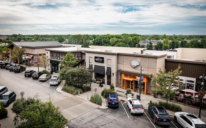 Pictures of Retail property located at 5701 W 135th St, Overland Park, KS 66224 for lease - image #1
