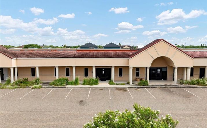 Pictures of Office property located at 812 Del Oro Lane # 2, Pharr, TX 78577 for lease - image #1