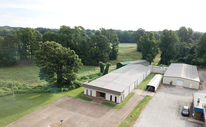 Pictures of Office property located at 1582 N Broad St Street, Lexington, TN 38351 for lease - image #1