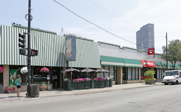 Pictures of Retail property located at 4075 N Broadway Street 4079-81, Chicago, IL 60613 for lease - image #1