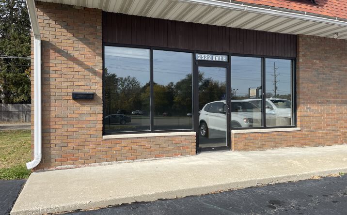Pictures of Office, Retail property located at 2522 E lincolnway E, Sterling, IL 61081 for lease - image #1